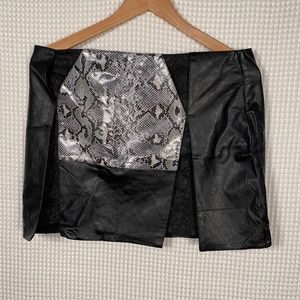 English rose black skirt faux leather woman size L new